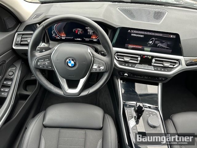 Fahrzeugabbildung BMW 320 i Sport Line Touring Auto Klima/PDC/Sitzh
