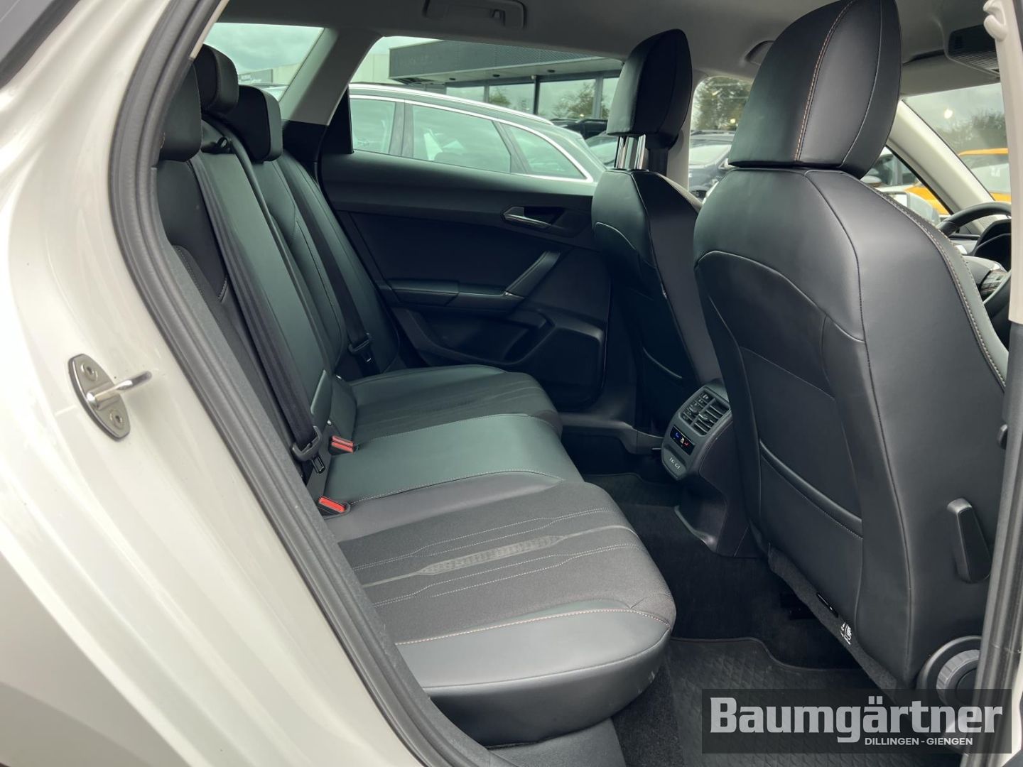 Fahrzeugabbildung CUPRA Leon Sportstourer Basis 1.5 eTSI DSG Klima/PDC