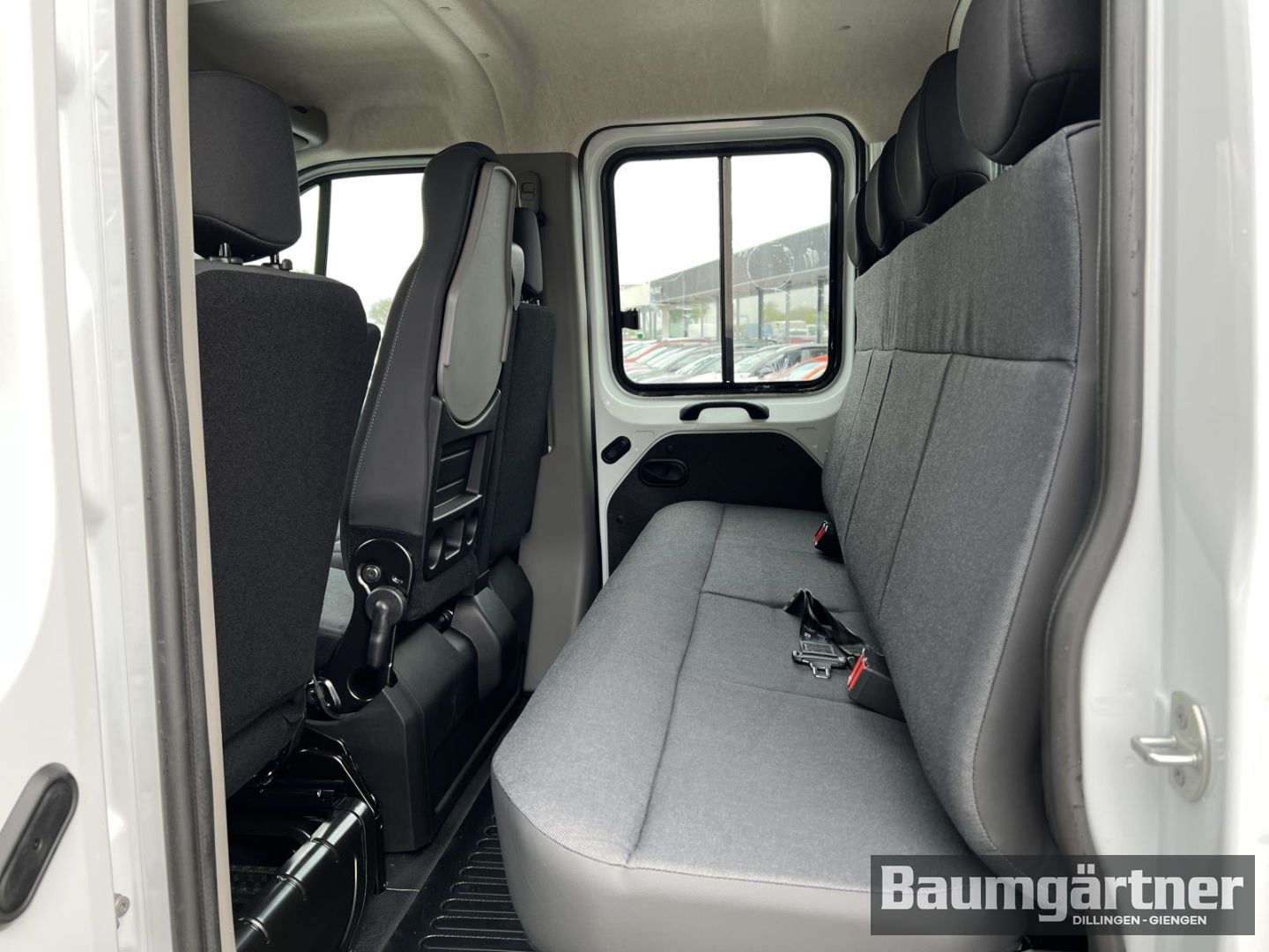 Fahrzeugabbildung Renault Master Doppelkabine Pritsche L3H1 3,5t dCi 145