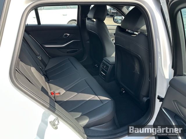 Fahrzeugabbildung BMW 330 i M-Sport Touring Kamera/ACC/AHK/PDC/Sitzh.