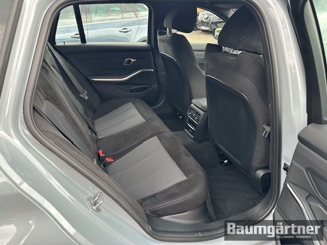 Fahrzeugabbildung BMW 330 i xDrive M-Sport Touring Kamera/ACC/Sitzh.