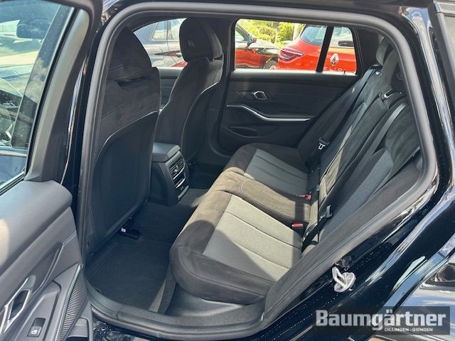 Fahrzeugabbildung BMW 330 i xDrive M-Sport Touring Kamera/ACC/Sitzh.