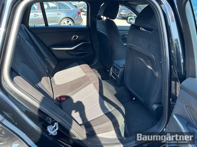 Fahrzeugabbildung BMW 330 i xDrive M-Sport Touring Kamera/ACC/Sitzh.