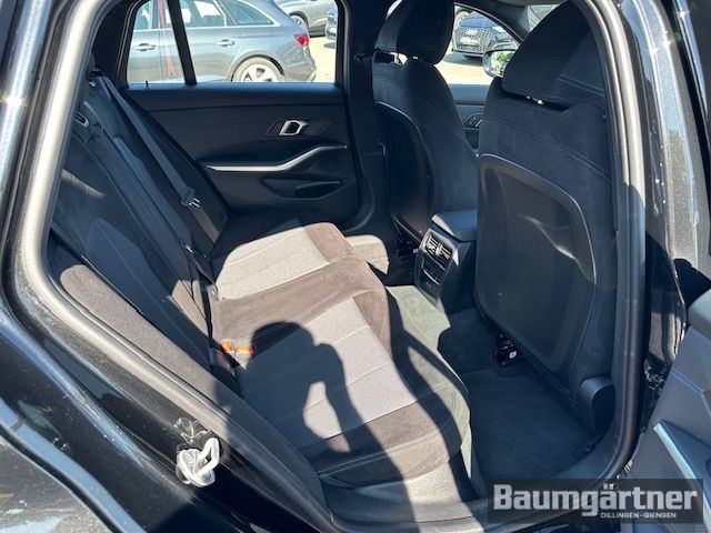 Fahrzeugabbildung BMW 330 i xDrive M-Sport Touring Kamera/ACC/Sitzh.