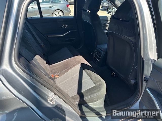 Fahrzeugabbildung BMW 330 i xDrive M-Sport Touring Kamera/ACC/Sitzh.