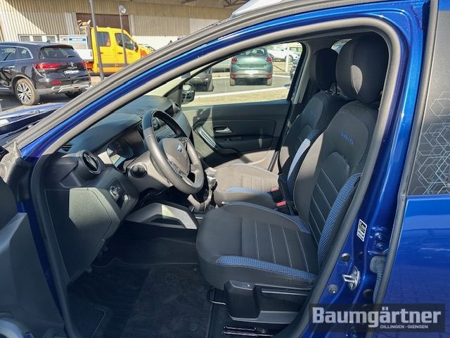 Fahrzeugabbildung Dacia Duster Celebration Blue dCi 115 360° Kamera/PDC