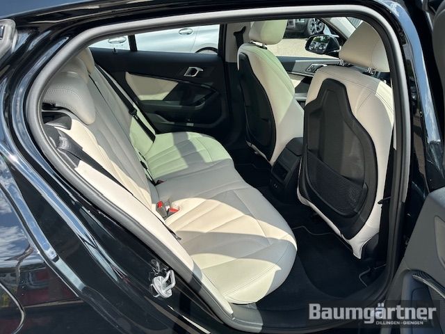 Fahrzeugabbildung BMW 120 i Sport-Line Auto PDC/LED/Schiebedach/Sitzh.