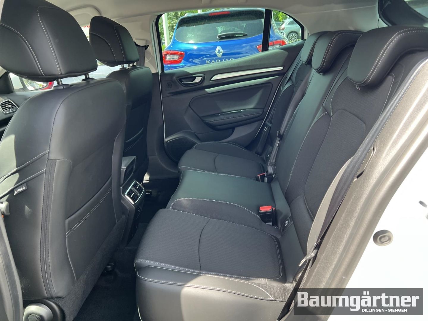 Fahrzeugabbildung Renault Megane Intens E-TECH Plug-in Hybrid 160 Winter-P