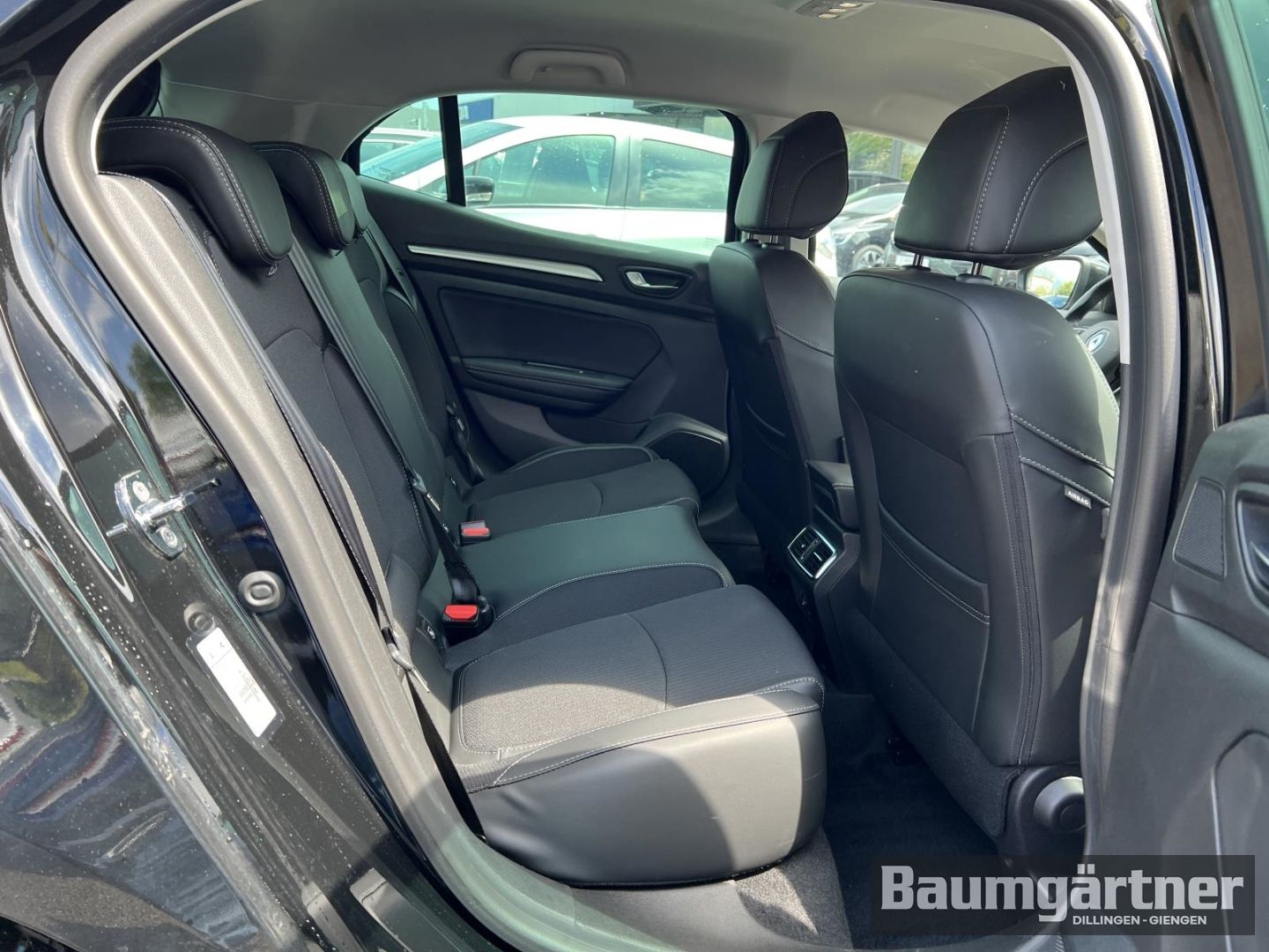 Fahrzeugabbildung Renault Megane Intens E-TECH Plug-in Hybrid 160 Driving-