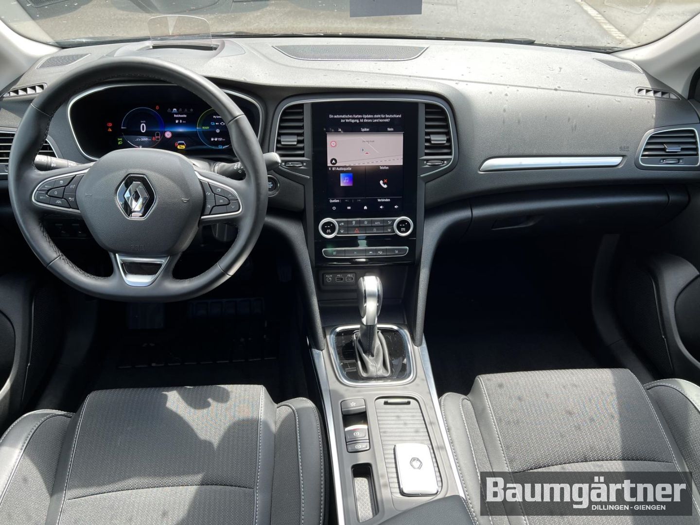 Fahrzeugabbildung Renault Megane Intens E-TECH Plug-in Hybrid 160 Driving-
